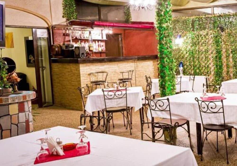 Hotel Eos Бухарест Экстерьер фото
